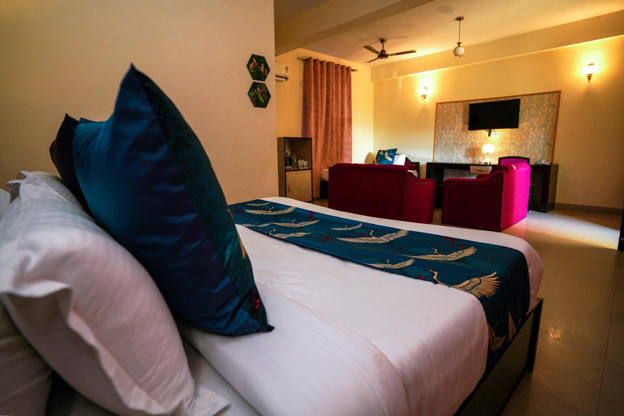 Hotel Neeraj Bhawan- Triveni Ghat Ришикеш Экстерьер фото