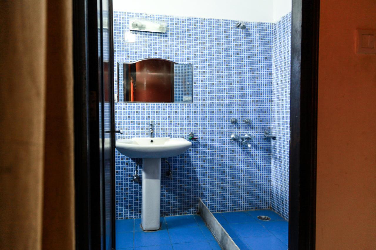 Hotel Neeraj Bhawan- Triveni Ghat Ришикеш Экстерьер фото