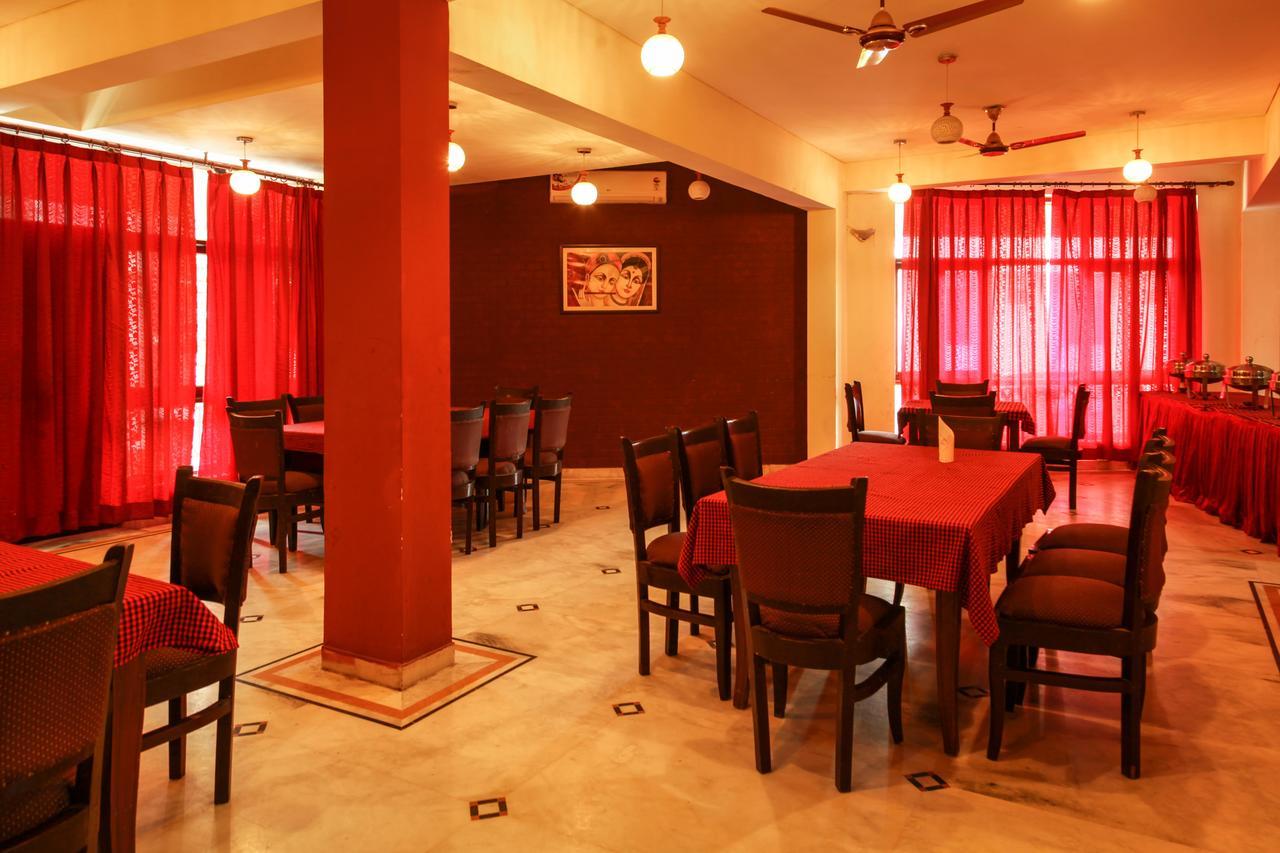 Hotel Neeraj Bhawan- Triveni Ghat Ришикеш Экстерьер фото